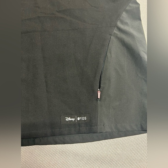 Figs x Disney Limited Edition Mickey Mouse
V-Neck Scrub Top size M Disney (LE) - Picture 3 of 14